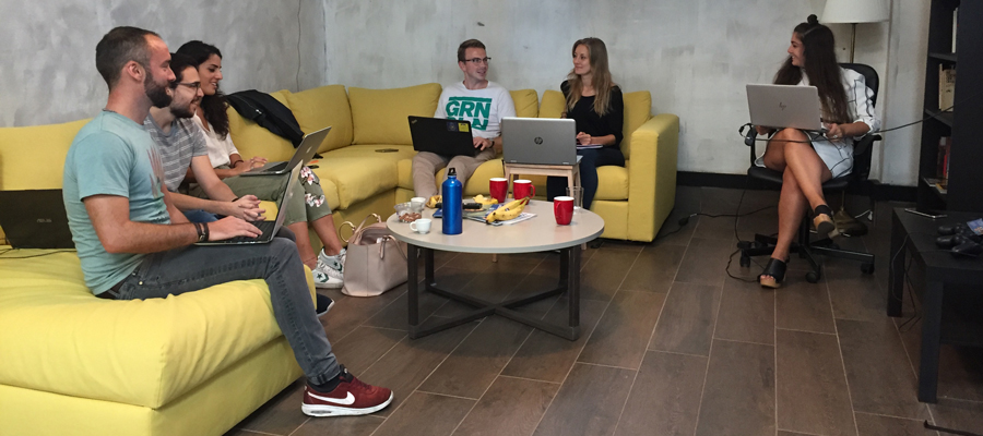 Coworkers meeting in La vaca Coworking Chilling Area