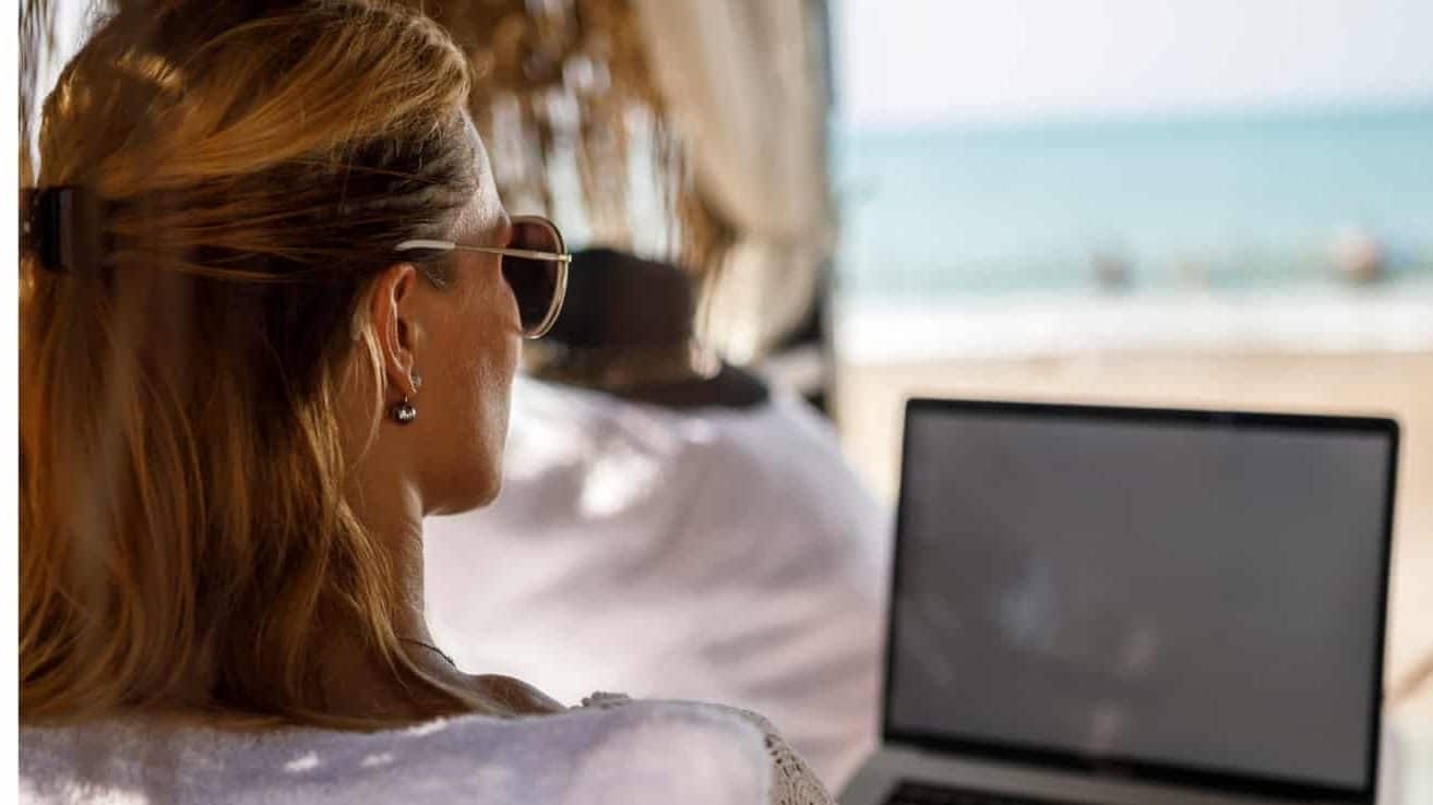 The Digital Nomad Lifestyle: Where to Work Remotely in 2025